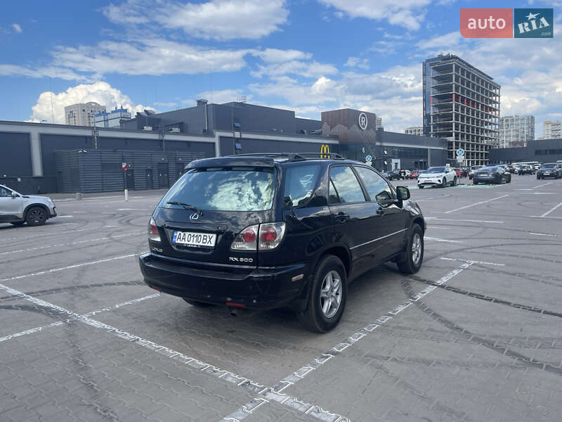 Внедорожник / Кроссовер Lexus RX 2000 в Киеве