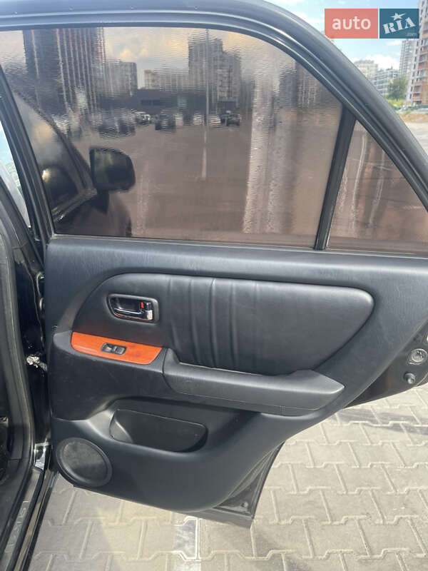 Внедорожник / Кроссовер Lexus RX 2000 в Киеве