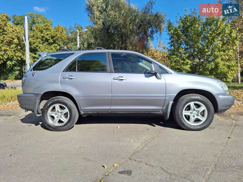Внедорожник / Кроссовер Lexus RX 2002 в 