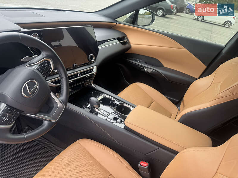 Внедорожник / Кроссовер Lexus RX 2024 в 
