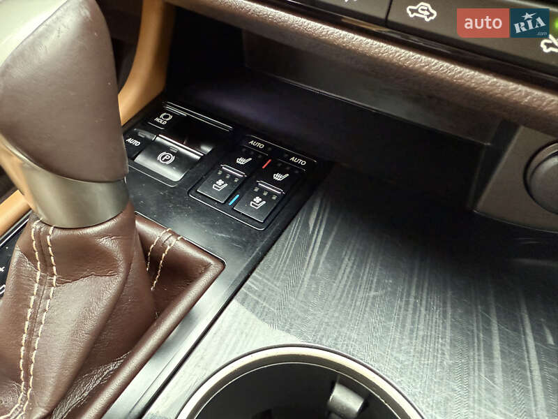Внедорожник / Кроссовер Lexus RX 2017 в Ирпене