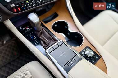 Внедорожник / Кроссовер Lexus RX 2019 в 