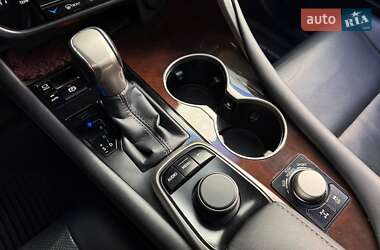 Внедорожник / Кроссовер Lexus RX 2016 в 