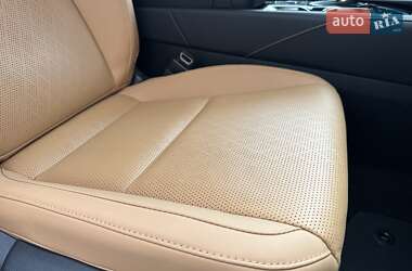 Позашляховик / Кросовер Lexus RX 2023 в  фото 43 Позашляховик / Кросовер Lexus RX 2023 в