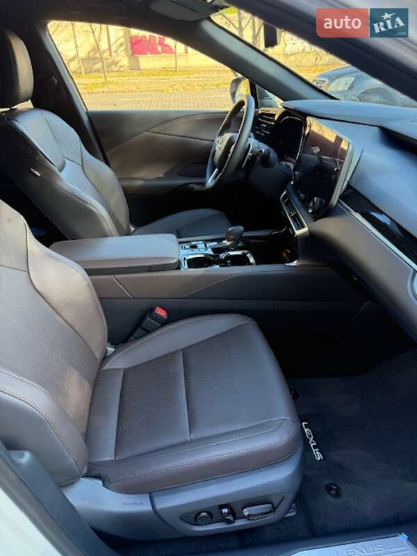 Позашляховик / Кросовер Lexus RX 2024 в Одесі фото 13 Позашляховик / Кросовер Lexus RX 2024 в Одесі