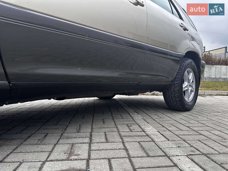 Внедорожник / Кроссовер Lexus RX 2001 в Львове