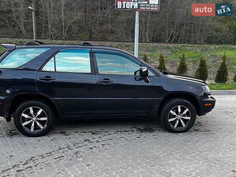 Внедорожник / Кроссовер Lexus RX 2002 в Яремче
