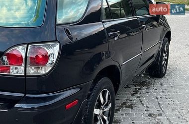 Внедорожник / Кроссовер Lexus RX 2002 в Яремче
