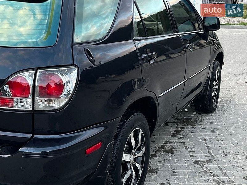 Внедорожник / Кроссовер Lexus RX 2002 в Яремче