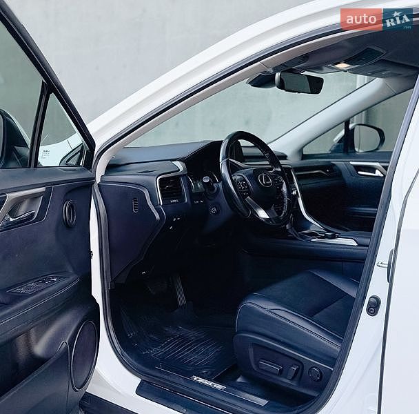 Внедорожник / Кроссовер Lexus RX 2018 в Тернополе
