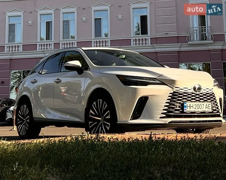 Lexus RX 2023