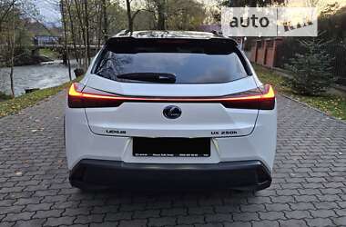 Позашляховик / Кросовер Lexus UX 2021 в Сваляві