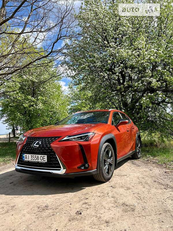 Внедорожник / Кроссовер Lexus UX 2018 в Киеве