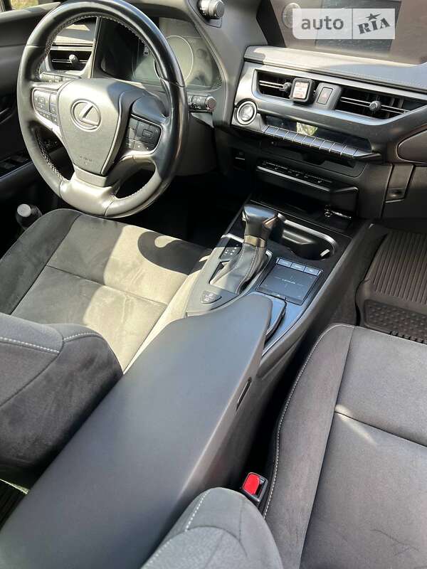 Внедорожник / Кроссовер Lexus UX 2018 в Киеве