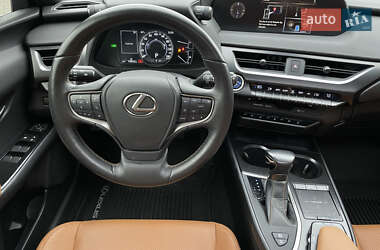 Позашляховик / Кросовер Lexus UX 2020 в 