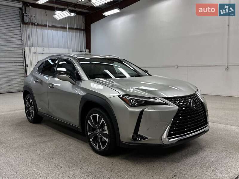 Lexus UX 2021