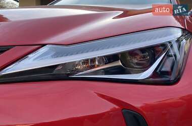 Внедорожник / Кроссовер Lexus UX 2021 в 