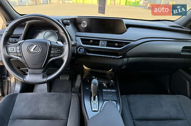 Внедорожник / Кроссовер Lexus UX 2020 в 