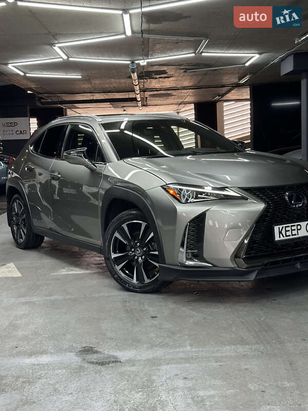 Позашляховик / Кросовер Lexus UX 2020 в 