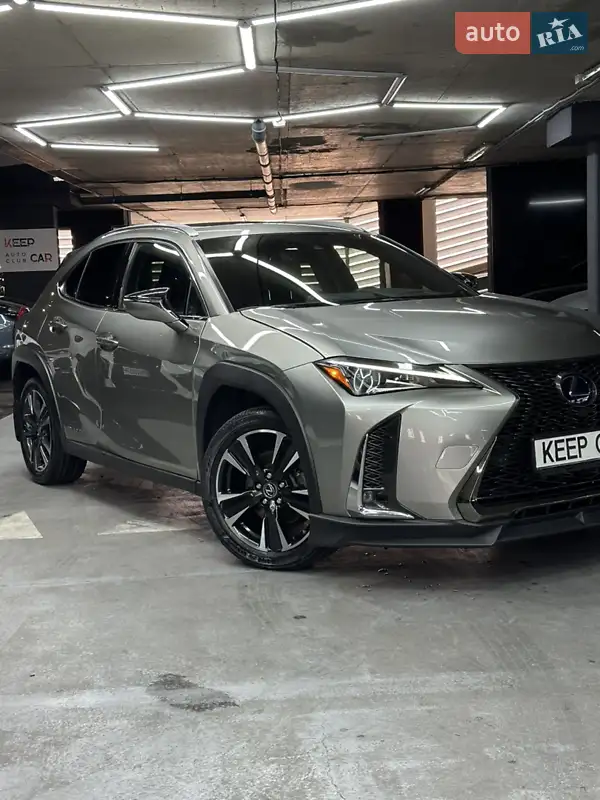 Позашляховик / Кросовер Lexus UX 2020 в 