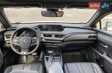 Внедорожник / Кроссовер Lexus UX 2018 в 