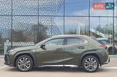 Позашляховик / Кросовер Lexus UX 2023 в 