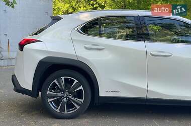 Внедорожник / Кроссовер Lexus UX 2018 в 