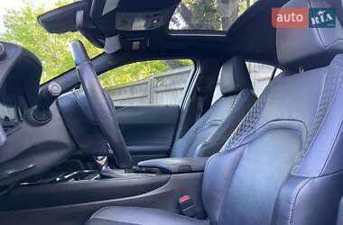 Внедорожник / Кроссовер Lexus UX 2018 в 