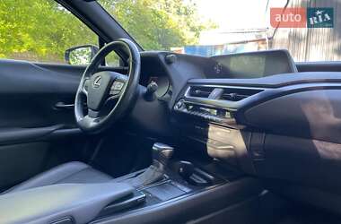 Внедорожник / Кроссовер Lexus UX 2018 в 