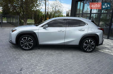 Внедорожник / Кроссовер Lexus UX 2020 в 