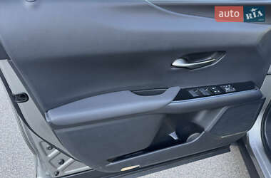 Внедорожник / Кроссовер Lexus UX 2019 в 