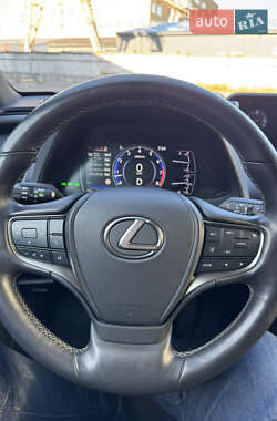 Внедорожник / Кроссовер Lexus UX 2019 в 