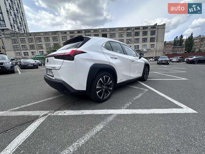 Внедорожник / Кроссовер Lexus UX 2019 в Киеве