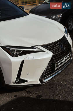 Внедорожник / Кроссовер Lexus UX 2021 в 