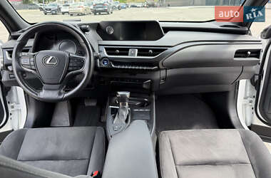 Внедорожник / Кроссовер Lexus UX 2020 в 