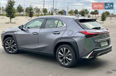 Внедорожник / Кроссовер Lexus UX 2021 в 