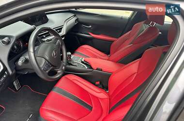 Внедорожник / Кроссовер Lexus UX 2021 в 