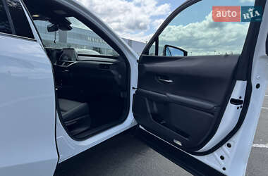 Внедорожник / Кроссовер Lexus UX 2022 в 