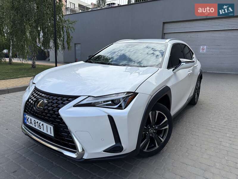 Lexus UX 2021