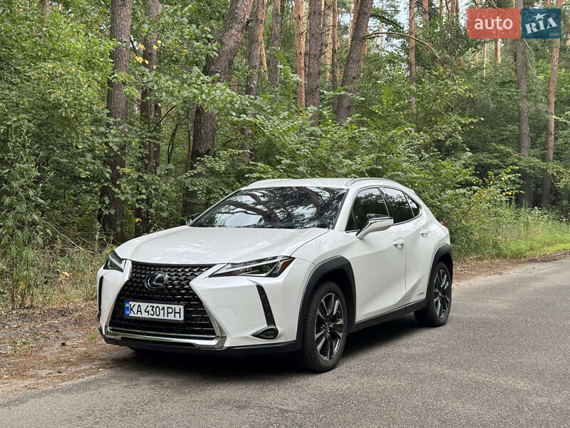 Lexus UX 2021