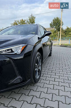 Позашляховик / Кросовер Lexus UX 2020 в 
