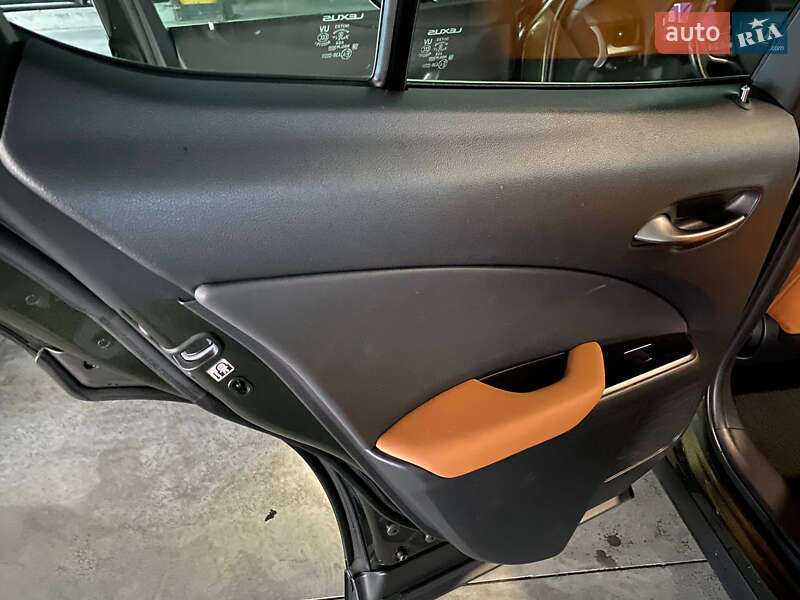 Внедорожник / Кроссовер Lexus UX 2020 в Киеве
