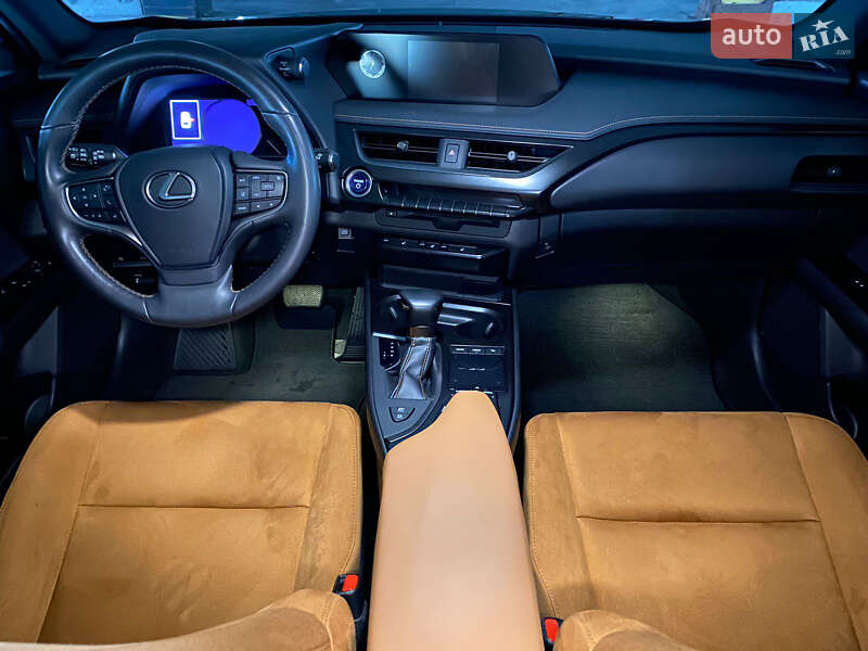 Внедорожник / Кроссовер Lexus UX 2020 в Киеве
