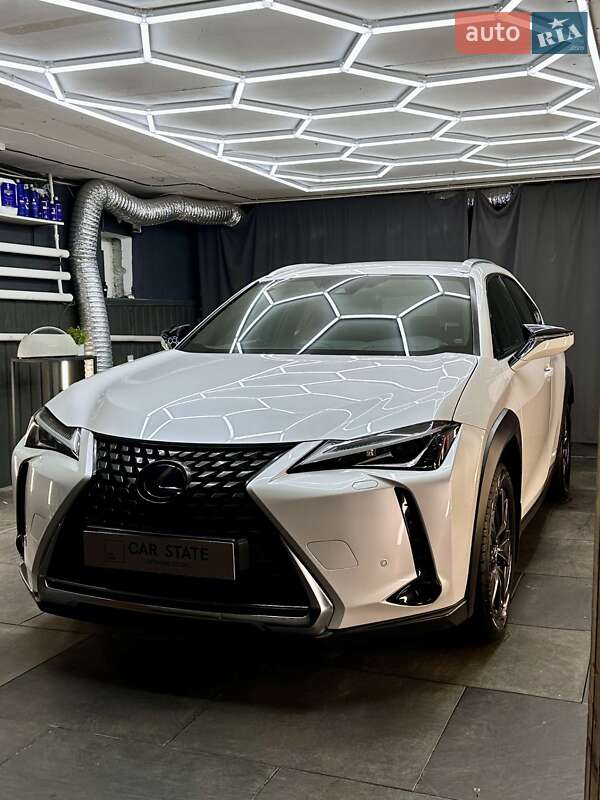 Внедорожник / Кроссовер Lexus UX 2019 в Киеве