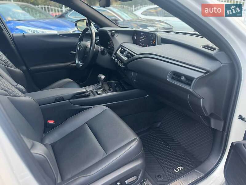 Внедорожник / Кроссовер Lexus UX 2019 в Одессе