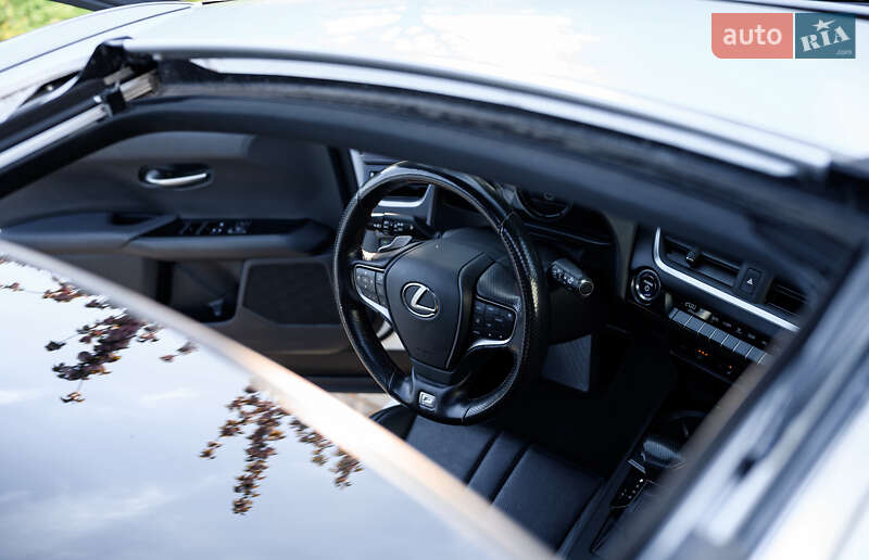 Внедорожник / Кроссовер Lexus UX 2019 в Ровно
