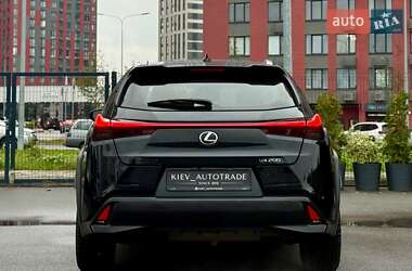Внедорожник / Кроссовер Lexus UX 2020 в 