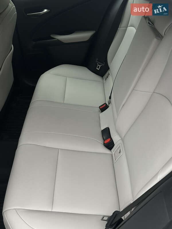 Позашляховик / Кросовер Lexus UX 2019 в Києві фото 11 Позашляховик / Кросовер Lexus UX 2019 в Києві