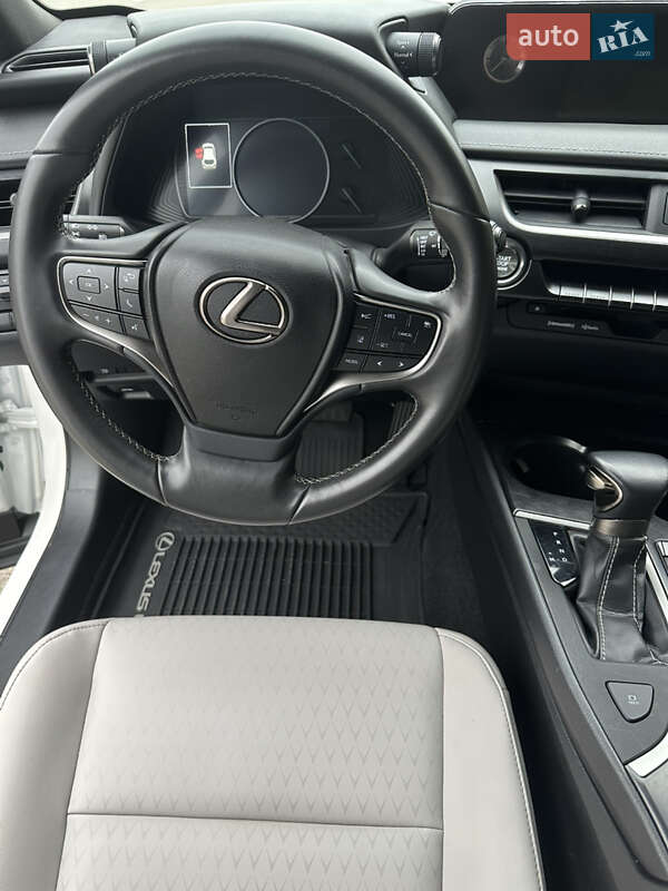 Позашляховик / Кросовер Lexus UX 2019 в Києві фото 16 Позашляховик / Кросовер Lexus UX 2019 в Києві