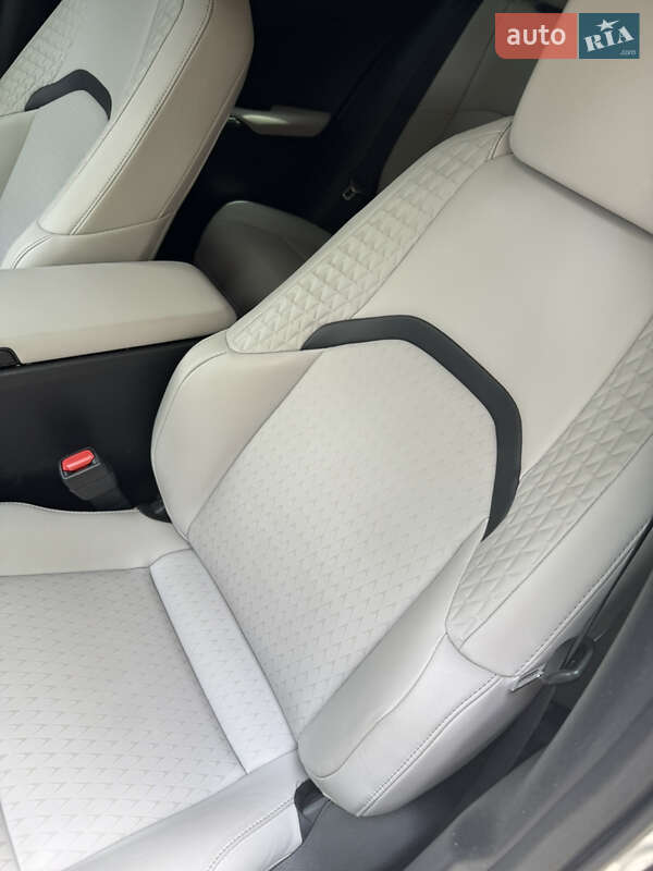 Внедорожник / Кроссовер Lexus UX 2020 в Львове